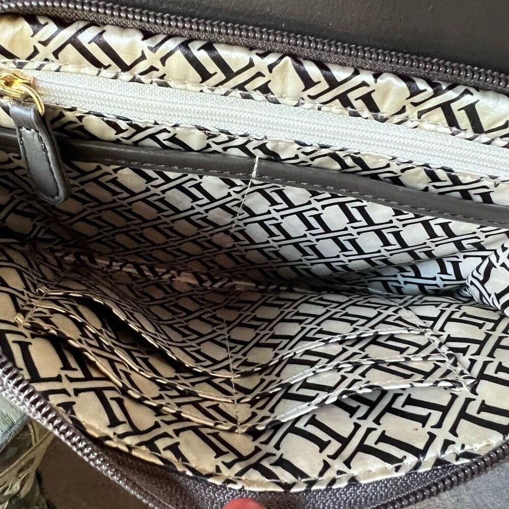 TIGNANELLO Leather Crossbody Organizer - Picture 5 of 10